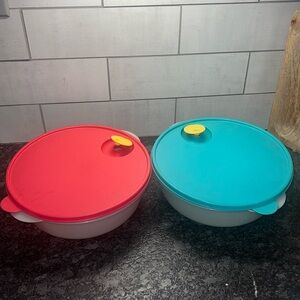 Set of 2 vintage vented microwave bowls by Tupperware.  Perfect for reheating